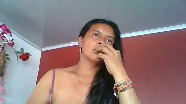 Snapshot of DianaOchoa_ chatting on June 10, 7:37 pm DianaOchoa online show from June 10, 7:37 pm