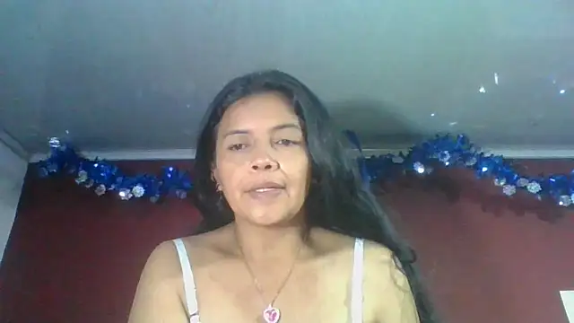 Snapshot of DianaOchoa_ chatting on February 10, 4:11 am DianaOchoa online show from February 10, 4:11 am