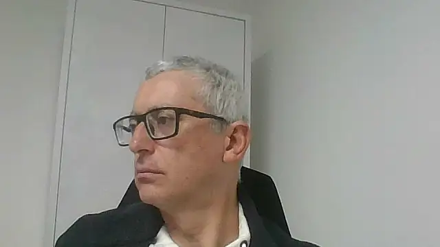 Snapshot of Sensor2000 chatting on December 16, 11:47 am Sensor2000 online show from December 16, 11:47 am