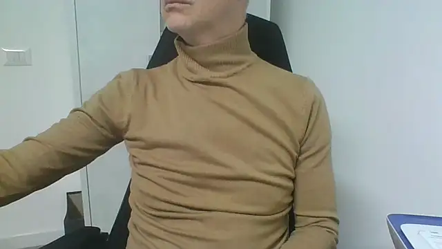 Snapshot of Sensor2000 chatting on December 17, 7:46 am Sensor2000 online show from December 17, 7:46 am