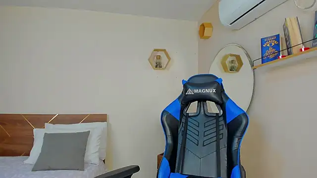 Snapshot of Keily-w chatting on October 23, 9:57 pm Keily-w online show from October 23, 9:57 pm