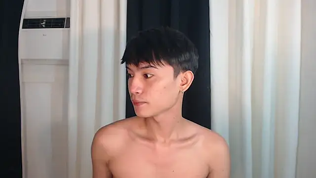 Snapshot of asian_dai chatting on October 19, 11:18 pm asian dai online show from October 19, 11:18 pm