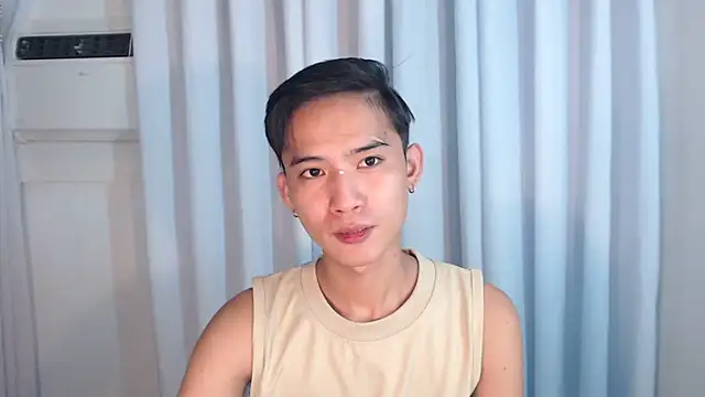 Snapshot of asian_dai chatting on December 2, 7:32 am asian dai online show from December 2, 7:32 am