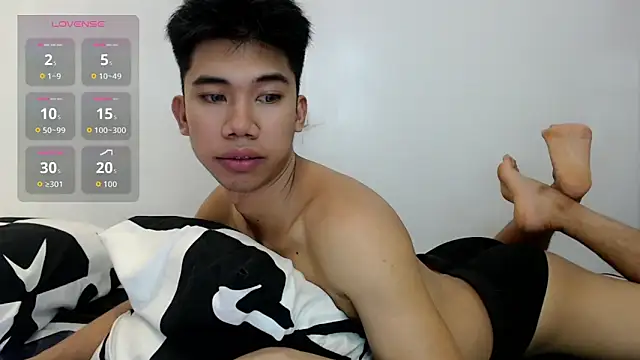 Snapshot of Ur_pinoyhotbrix chatting on October 14, 9:43 am Ur pinoyhotbrix online show from October 14, 9:43 am