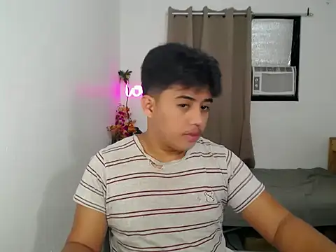 Hugecock2hundle intown online show from November 7, 2:21 pm