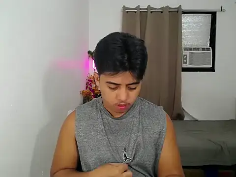 Hugecock2hundle intown online show from November 12, 4:55 pm