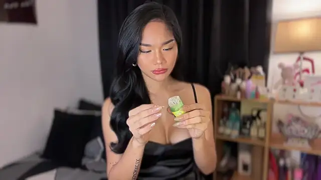 HoleeLaura online show from October 6, 12:17 pm