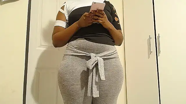Snapshot of Goddessberry chatting on October 12, 6:20 pm Goddessberry online show from October 12, 6:20 pm