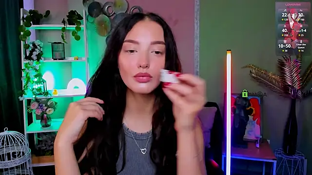 Snapshot of miki-niki chatting on October 8, 8:38 am miki-niki online show from October 8, 8:38 am