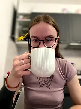 Snapshot of _CherryBloom_ chatting on October 13, 11:23 am  CherryBloom  online show from October 13, 11:23 am