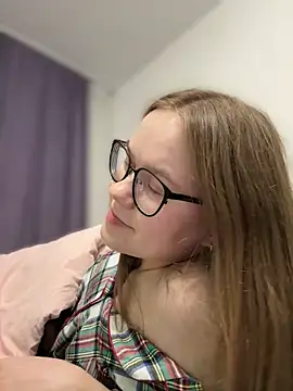 Snapshot of _CherryBloom_ chatting on September 30, 8:26 pm  CherryBloom  online show from September 30, 8:26 pm