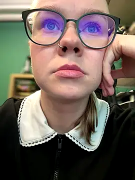 Snapshot of _CherryBloom_ chatting on October 14, 7:20 am  CherryBloom  online show from October 14, 7:20 am