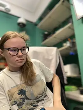 Snapshot of _CherryBloom_ chatting on September 13, 9:09 am  CherryBloom  online show from September 13, 9:09 am