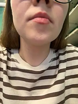 Snapshot of _CherryBloom_ chatting on September 20, 12:10 pm  CherryBloom  online show from September 20, 12:10 pm