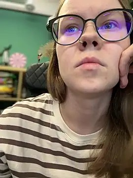 Snapshot of _CherryBloom_ chatting on September 28, 8:54 am  CherryBloom  online show from September 28, 8:54 am