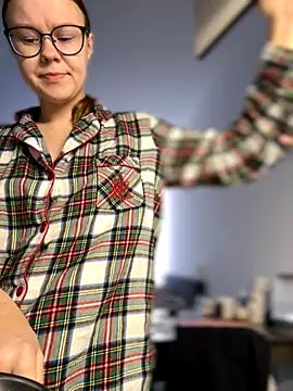 Snapshot of _CherryBloom_ chatting on September 30, 8:20 am  CherryBloom  online show from September 30, 8:20 am