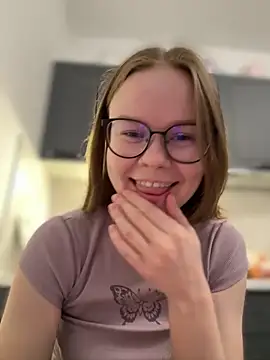 Snapshot of _CherryBloom_ chatting on October 5, 10:06 am  CherryBloom  online show from October 5, 10:06 am