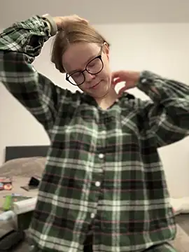 Snapshot of _CherryBloom_ chatting on October 4, 7:37 pm  CherryBloom  online show from October 4, 7:37 pm