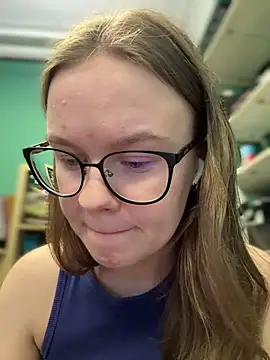 Snapshot of _CherryBloom_ chatting on September 16, 12:28 pm  CherryBloom  online show from September 16, 12:28 pm