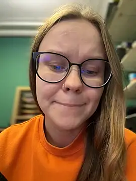 Snapshot of _CherryBloom_ chatting on October 7, 6:42 pm  CherryBloom  online show from October 7, 6:42 pm