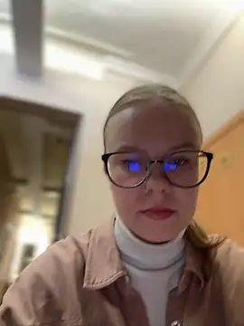 Snapshot of _CherryBloom_ chatting on October 6, 6:14 am  CherryBloom  online show from October 6, 6:14 am