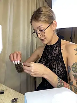 RosieBlossom online show from December 22, 5:35 pm