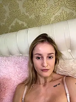 RosieBlossom online show from October 22, 9:03 pm