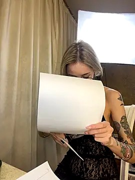 RosieBlossom online show from November 13, 5:06 pm