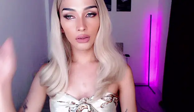 Alicegreenexx online show from April 13, 11:09 pm