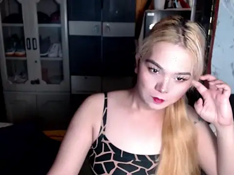 blonditax1111 online show from July 18, 10:35 am