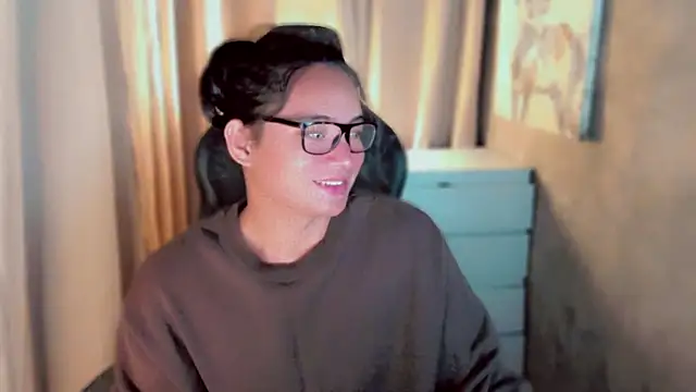 Snapshot of kaicromwell_ chatting on September 10, 5:28 am kaicromwell online show from September 10, 5:28 am