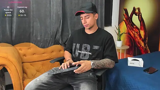 Snapshot of jaze_bradley chatting on October 10, 11:22 am jaze bradley online show from October 10, 11:22 am
