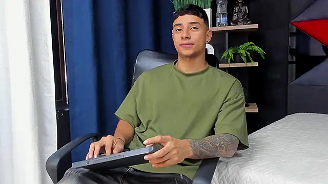 jaze bradley online show from November 26, 11:21 am