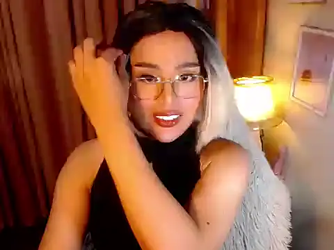Snapshot of urmidnightcravingsxx chatting on April 14, 12:48 am urmidnightcravingsxx online show from April 14, 12:48 am