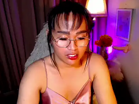 Snapshot of urmidnightcravingsxx chatting on April 26, 9:45 pm urmidnightcravingsxx online show from April 26, 9:45 pm