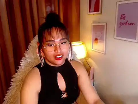 Snapshot of urmidnightcravingsxx chatting on April 9, 12:45 am urmidnightcravingsxx online show from April 9, 12:45 am