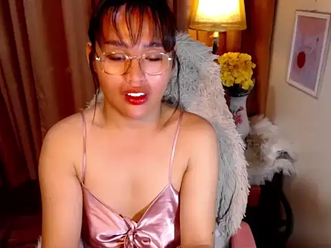 Snapshot of urmidnightcravingsxx chatting on April 17, 11:51 pm urmidnightcravingsxx online show from April 17, 11:51 pm