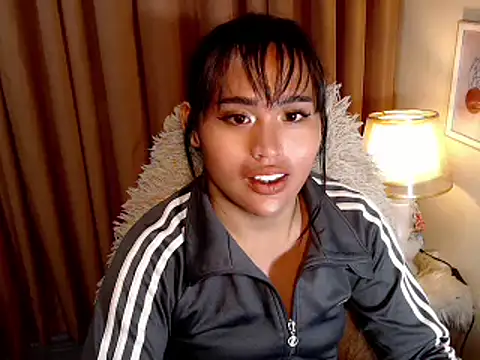 Snapshot of urmidnightcravingsxx chatting on April 1, 6:05 pm urmidnightcravingsxx online show from April 1, 6:05 pm