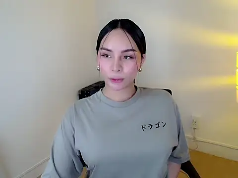 holly tabby online show from March 24, 9:48 pm