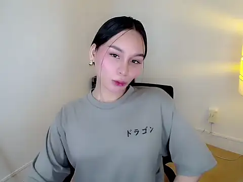 holly tabby online show from January 6, 9:19 pm