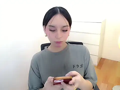 holly tabby online show from September 11, 8:31 pm