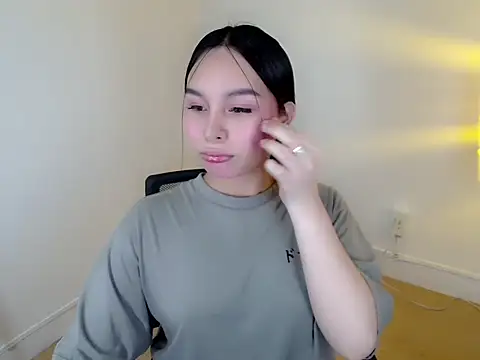 holly tabby online show from January 14, 9:18 pm