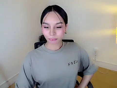 holly tabby online show from February 6, 5:03 am