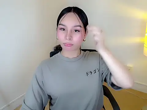 holly tabby online show from January 5, 9:07 pm