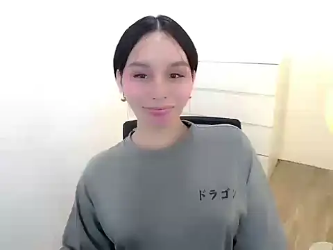 holly tabby online show from September 19, 8:24 pm