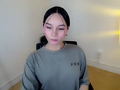 holly tabby online show from January 18, 8:34 pm