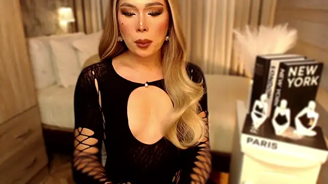 Snapshot of Missavacroft chatting on October 28, 12:11 am Missavacroft online show from October 28, 12:11 am