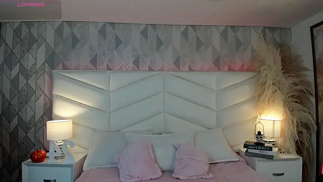 victoria   jonnes online show from October 8, 11:45 am