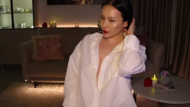 ArianaaSwift online show from March 5, 8:05 pm