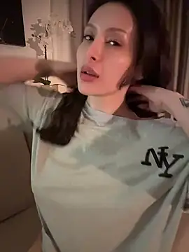 ArianaaSwift online show from May 12, 8:59 pm